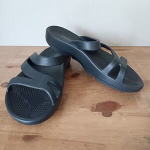 NEW Huhv Womens Z Strap Recovery Slip On Sandals Black Tag Says 10, Fits Size 8